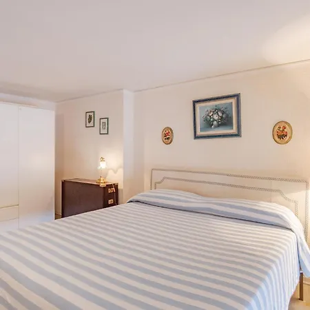 Apartamento 1 Bedroom Lovely In Grimaldi (Liguria)