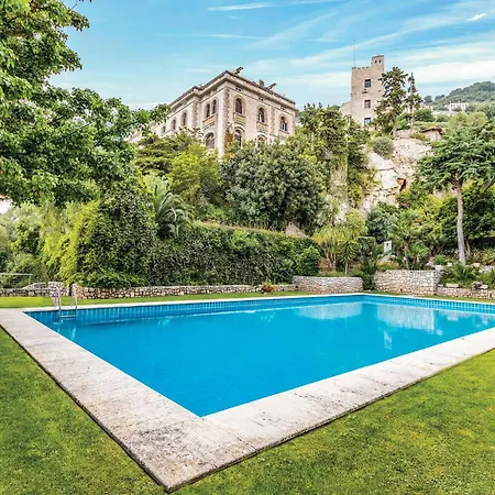 1 Bedroom Lovely In Apartamento