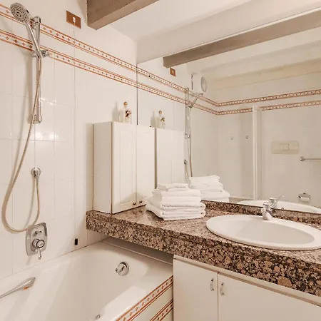 Beautiful In With Kitchen Apartment